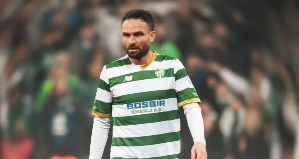 Bursaspor'da İki Kaptanla Yollar Ayrıldı