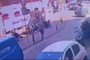 Kasımpaşa’da Bankta Oturan Kişiye Bıçaklı Saldırı!