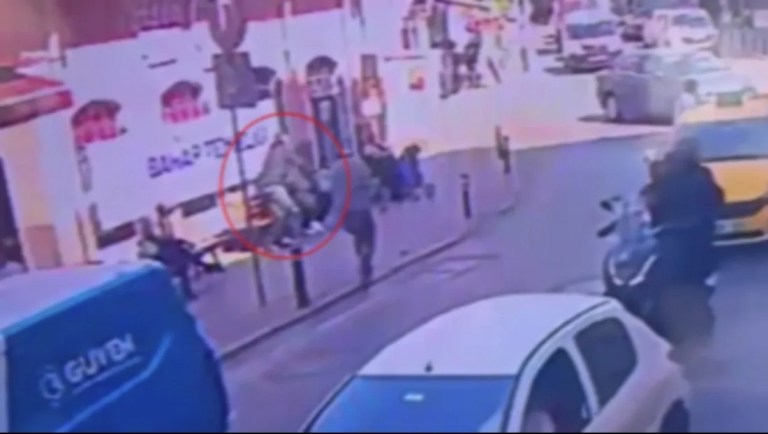Kasımpaşa'da Bankta Oturan Kişiye Bıçaklı Saldırı!