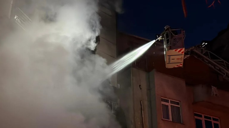 Şişli'de motosiklet yangını paniğe neden oldu!