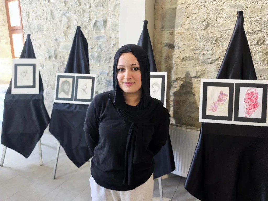 Keşan'da Liseli Zeynep'in Sergisi İlgi Çekiyor