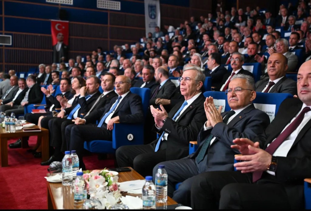 Mansur Yavaş yeniden başkan seçildi