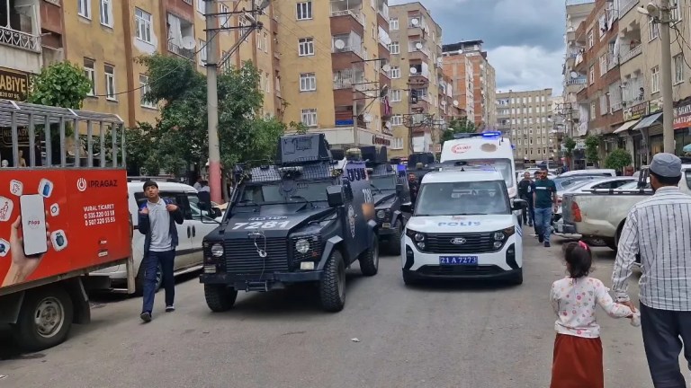 Diyarbakır'da kavga: 3 kişi yaralandı!