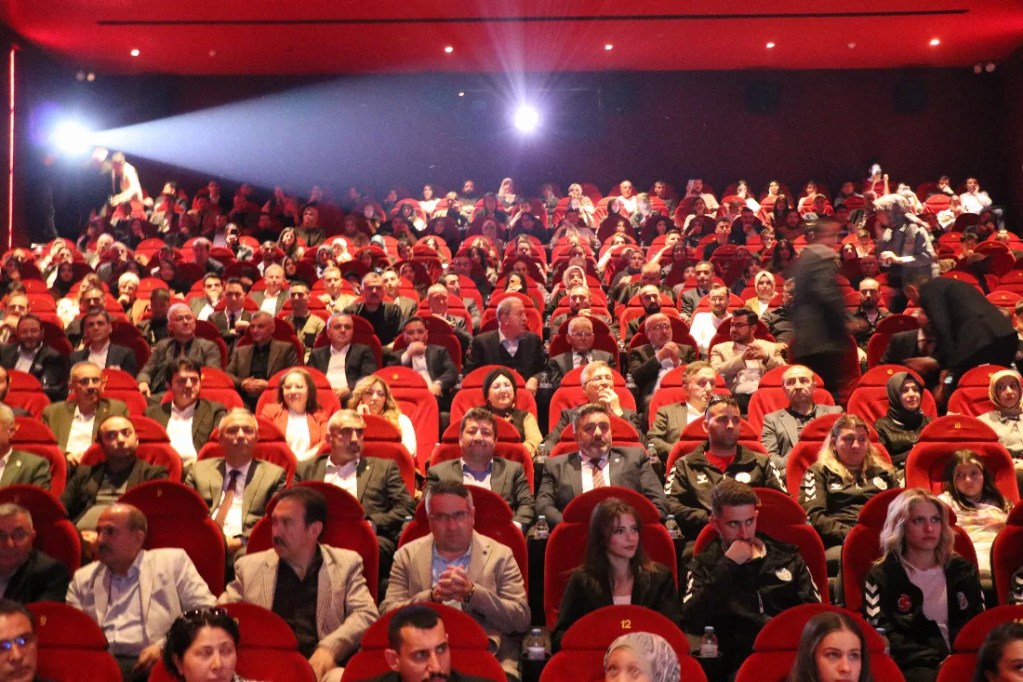Kayseri'de 'Bir Adam Yaratmak' Filmi Galası