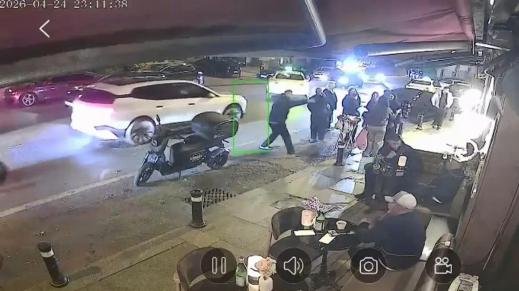 Bebek'te restorana silahlı saldırı!