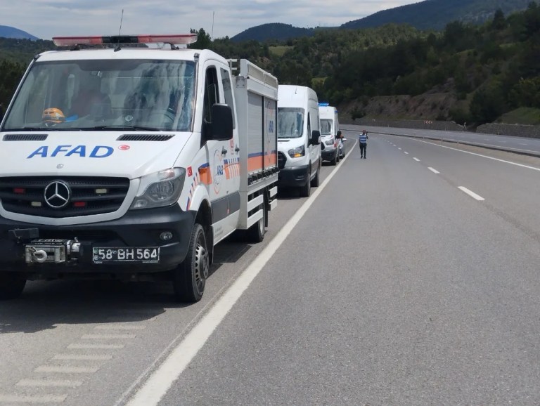 Sivas'ta otomobil kazası: 1 ölü, 1 yaralı!