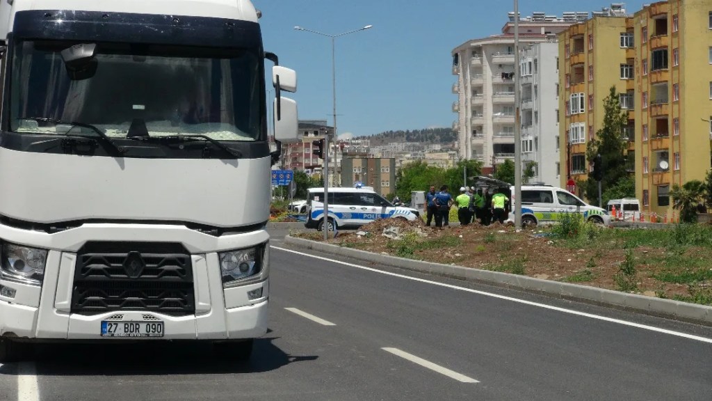 Kilis'te TIR ile Motosiklet Çarpıştı!