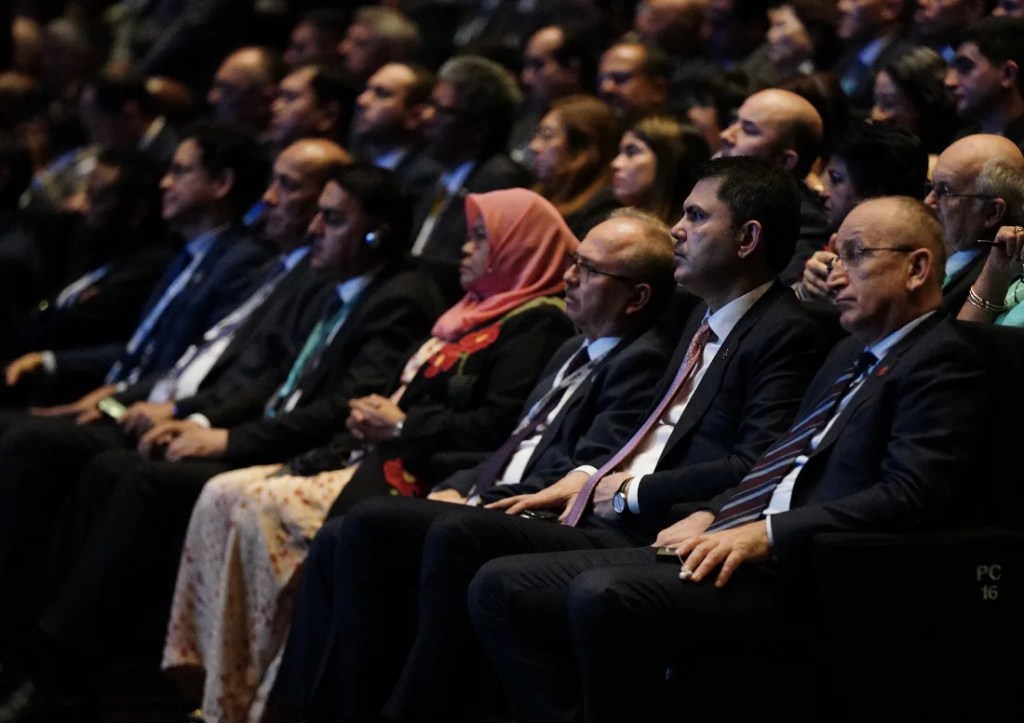 Bakan Kurum Bakü'de Dünya Kentsel Forumu'nda