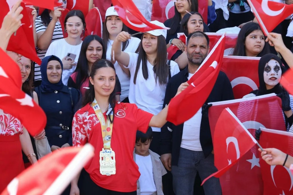 Turgutlu'da Nehir Özcan'a Coşkulu Karşılama!