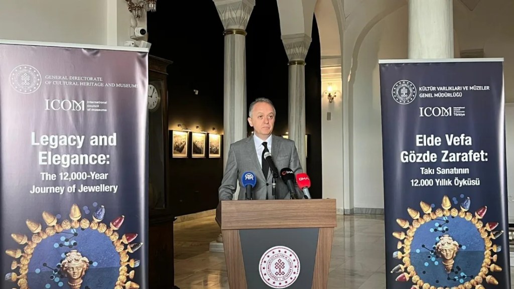 Ankara'da Takı Sanatı Sergisi Açıldı