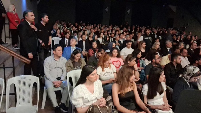 Hatay'da Tarihi Meclis Binası Tiyatro Sahnesi Oldu
