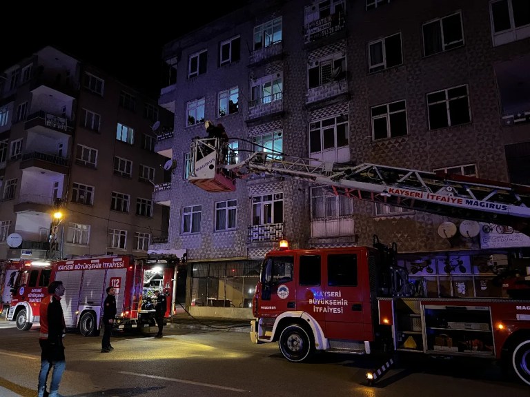 Kayseri'de Bodrum Katında Yangın!