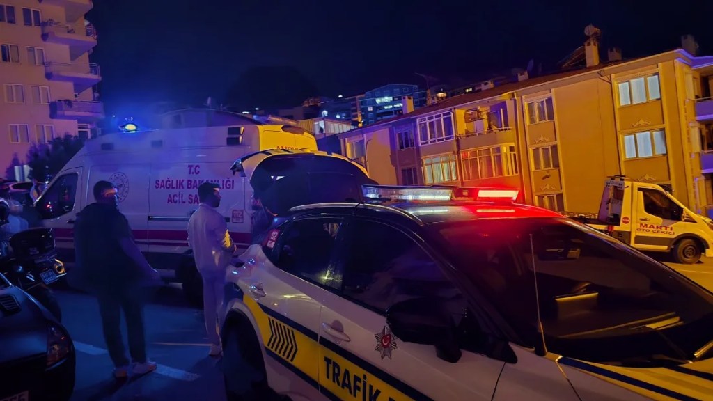 Mudanya'da otomobil yayaya çarptı!
