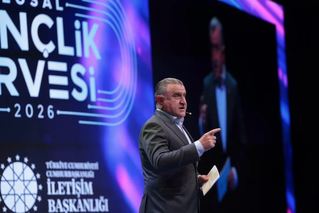 Bakan Bak'tan Gençlere Destek Mesajı