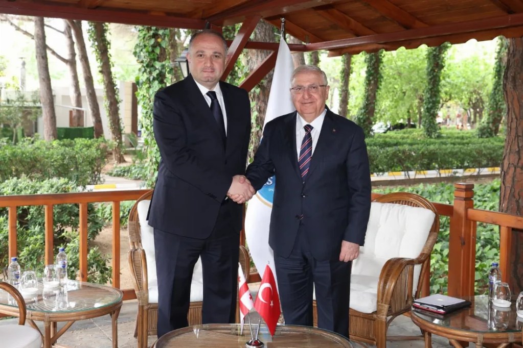 Bakan Güler Gürcistanlı Mevkidaşıyla Buluştu