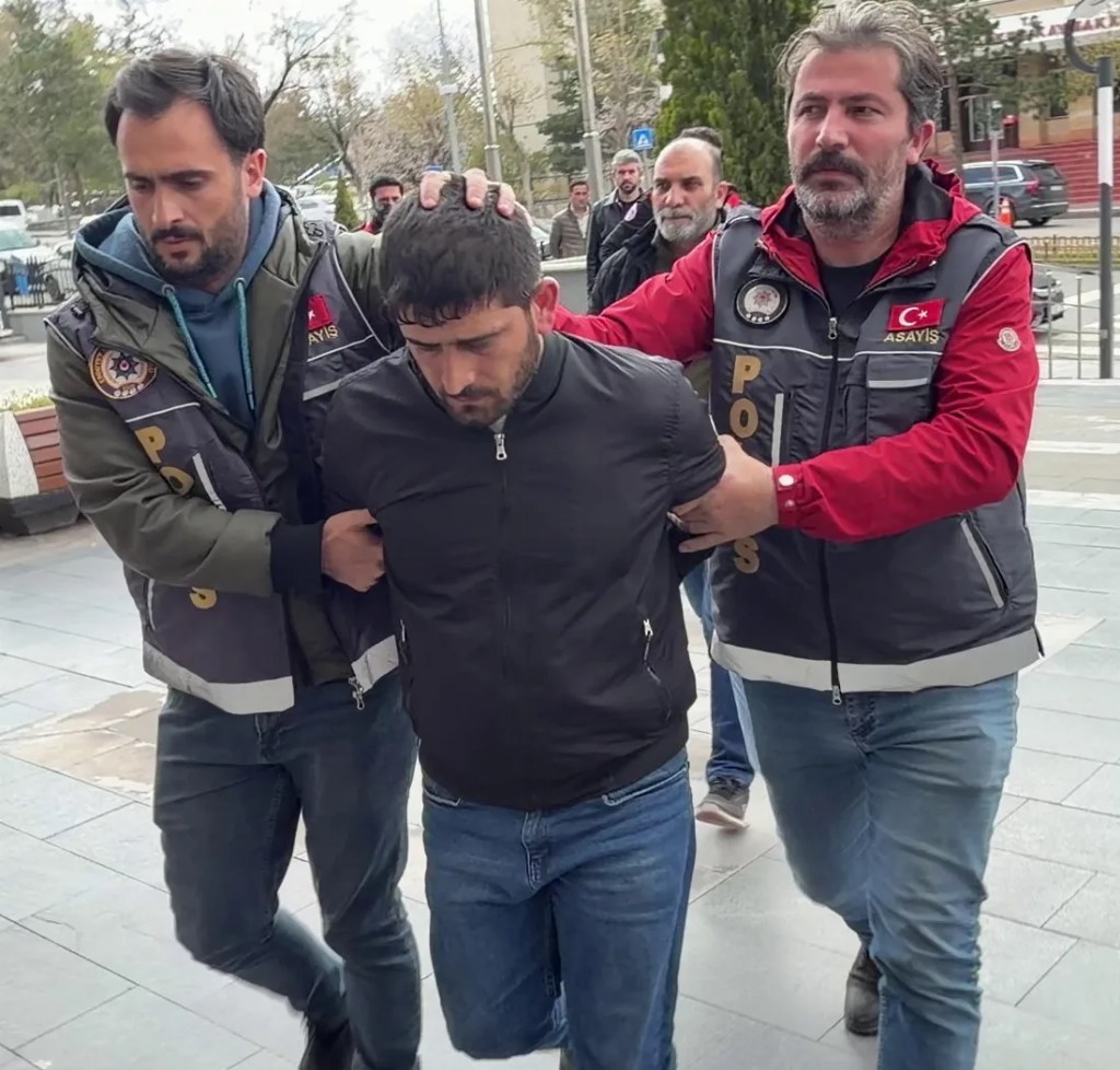 Cami Önündeki Cinayet Şüphelisi Tutuklandı!
