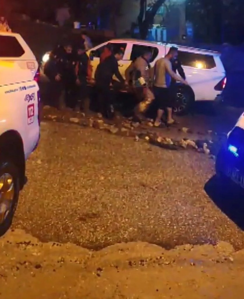 Hatay'da sağanak sonrası ev çöktü!
