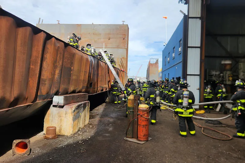 New York'ta tersanede patlama: 1 ölü, 36 yaralı!