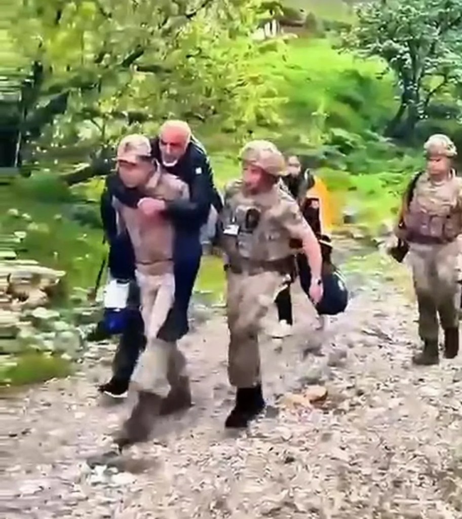 Tunceli'de Jandarma Mahsur Kalan Yaralıyı Kurtardı!