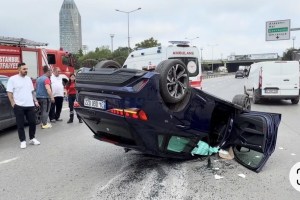 Kadıköy’de otomobil takla attı!