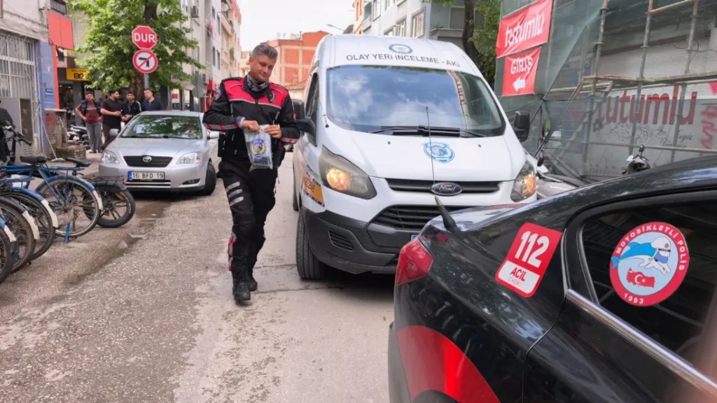 Bursa'da kaçan şüphelinin üzerinden tabanca çıktı!