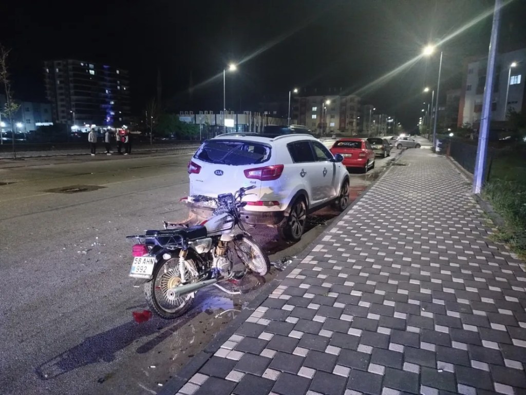 Şarkışla'da motosiklet kazası: 1 can kaybı!