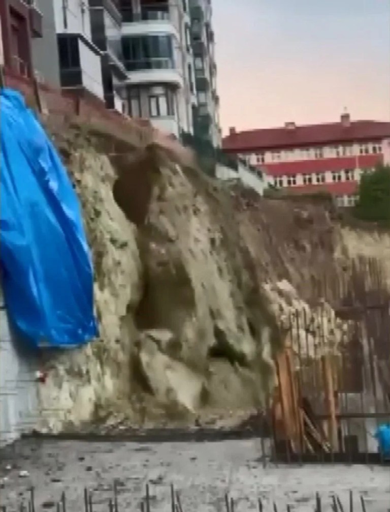 Ankara'da istinat duvarı çöktü!