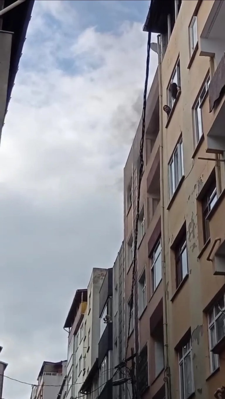 Şişli'de yangın ihbarı uyuşturucu serasına dönüştü!