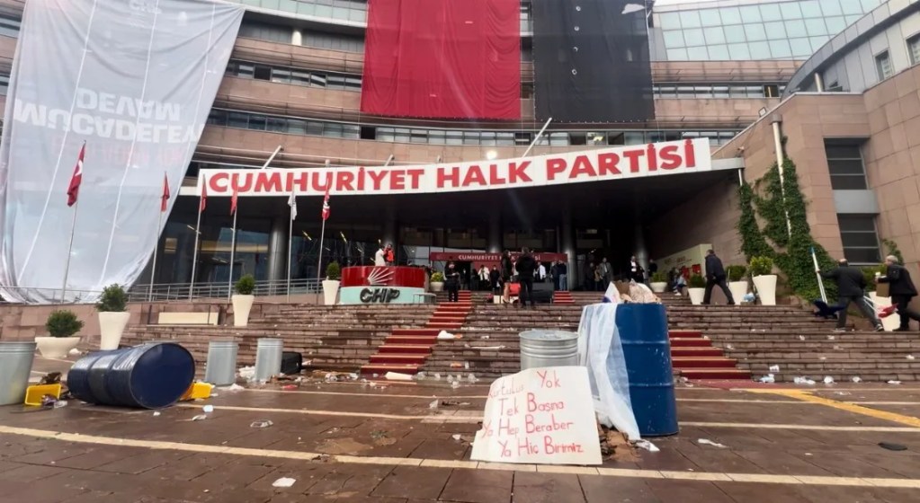 CHP Genel Merkezi'nde gergin anlar yaşandı!