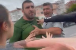 Sancaktepe’de kadın sürücüye saldırı anı kamerada!