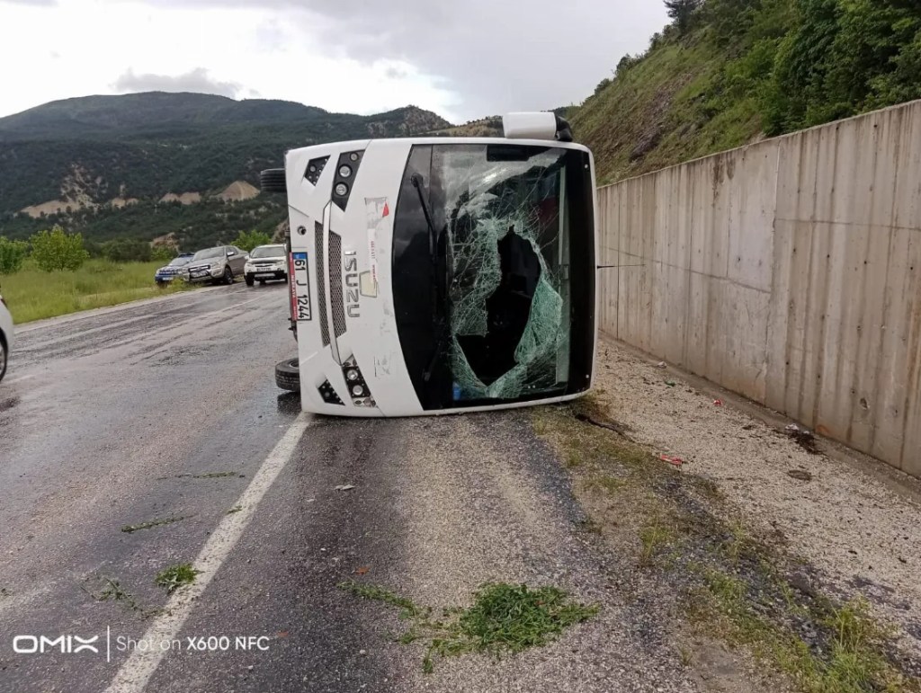 Tokat'ta midibüs ile itfaiye aracı çarpıştı!