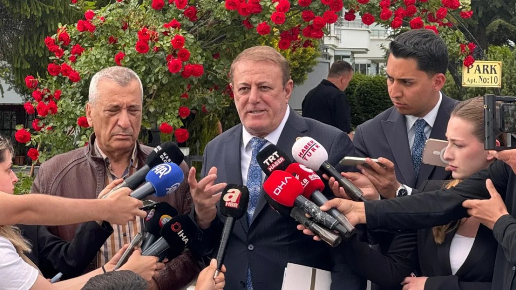 CHP Genel Merkezi'nde Gerginlik: Milletvekilleri İçeri Alınmadı