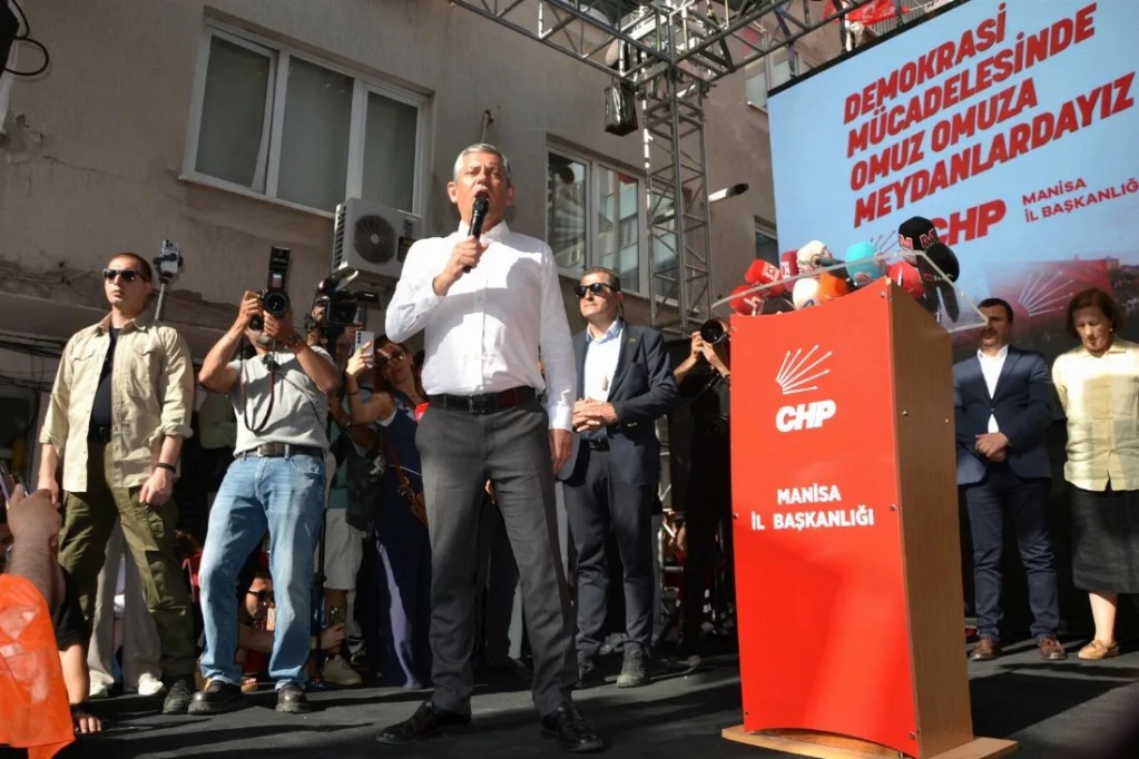 Özgür Özel'den Manisa'da Umut Mesajı