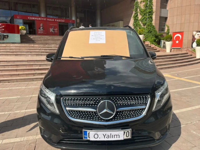 CHP Genel Merkezi'nde araç satışı dikkat çekti