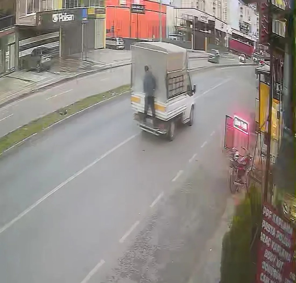 Adana'da kamyonetten et hırsızlığı!