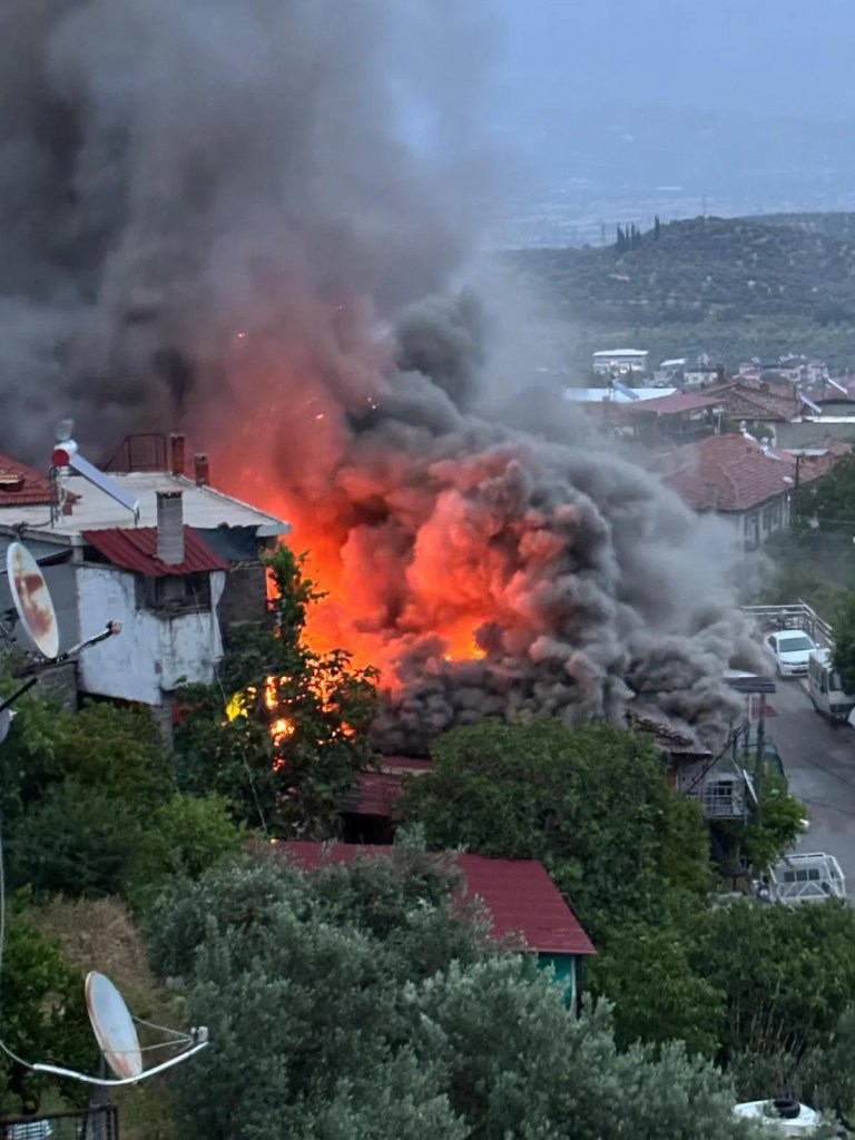 Bozdoğan’da müstakil ev yangını kontrol altına alındı!