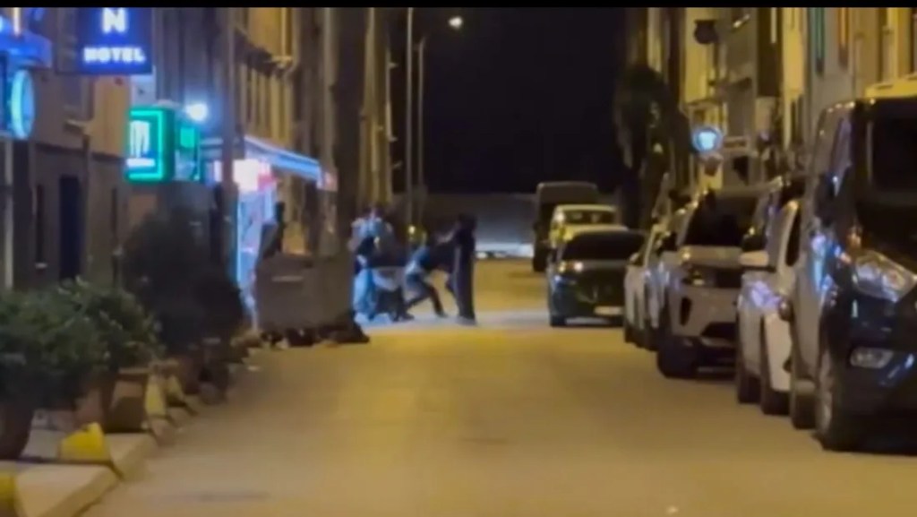 Eskişehir'de Sokak Kavgası: 16 Yaşındaki Genç Yaralandı!