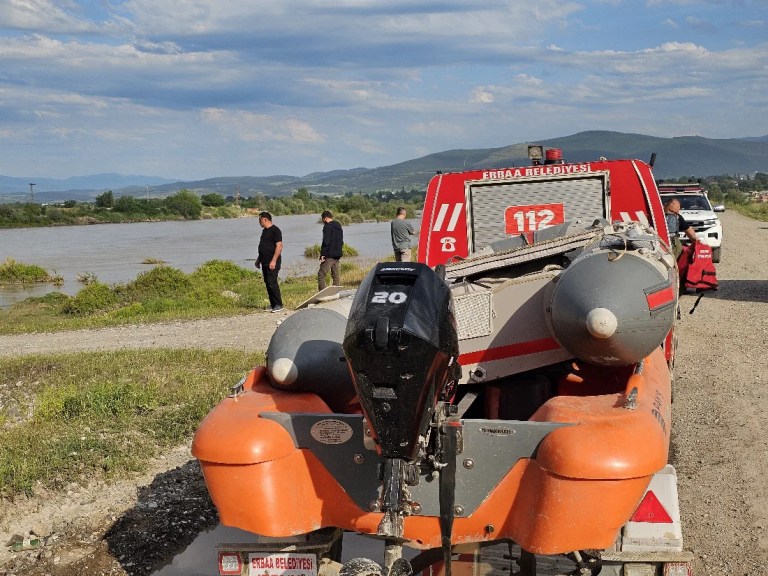 Kelkit Çayı'nda Araç Kazası: İki Kişi Kayıp!