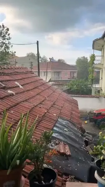 İnegöl'de Sağanak ve Dolu Hayatı Felç Etti!