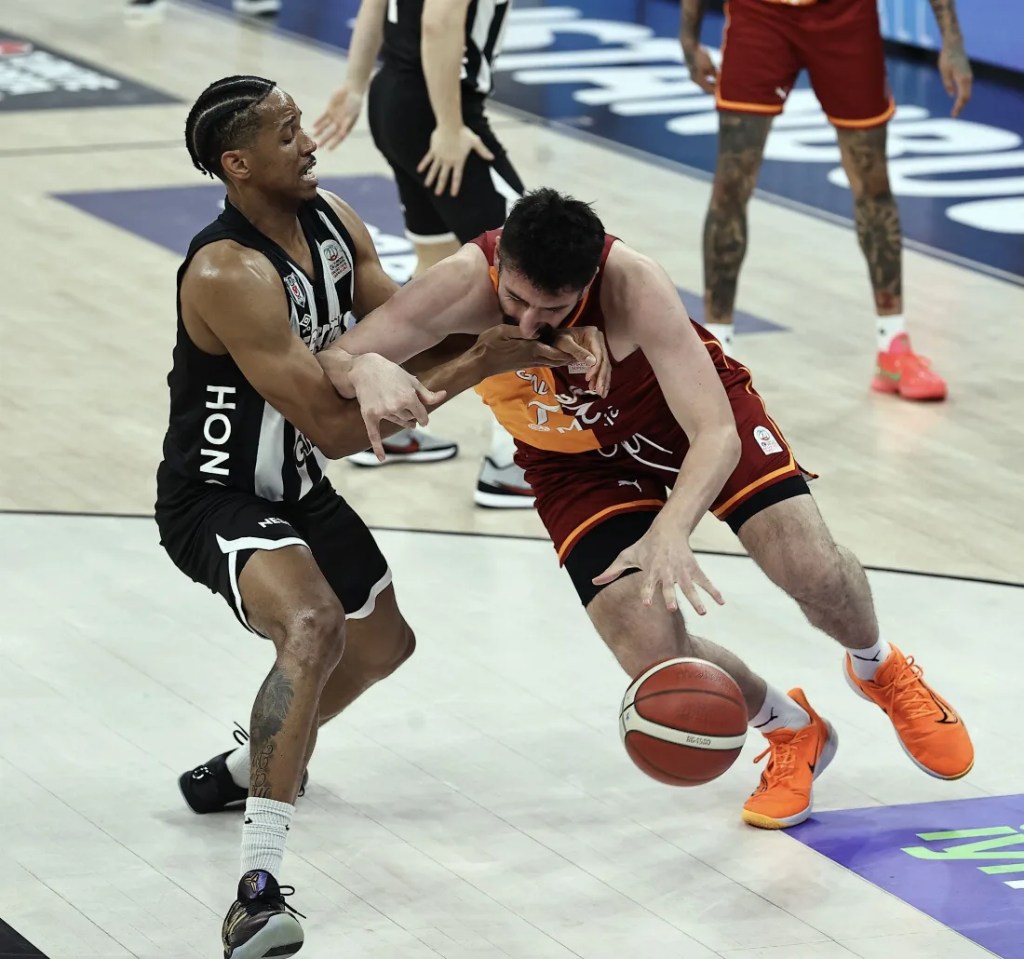 Galatasaray Beşiktaş'ı Zorlu Maçta Geçti