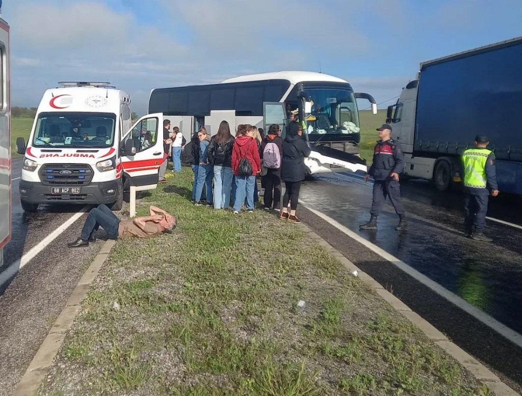 Aksaray'da tur otobüsü kazası!