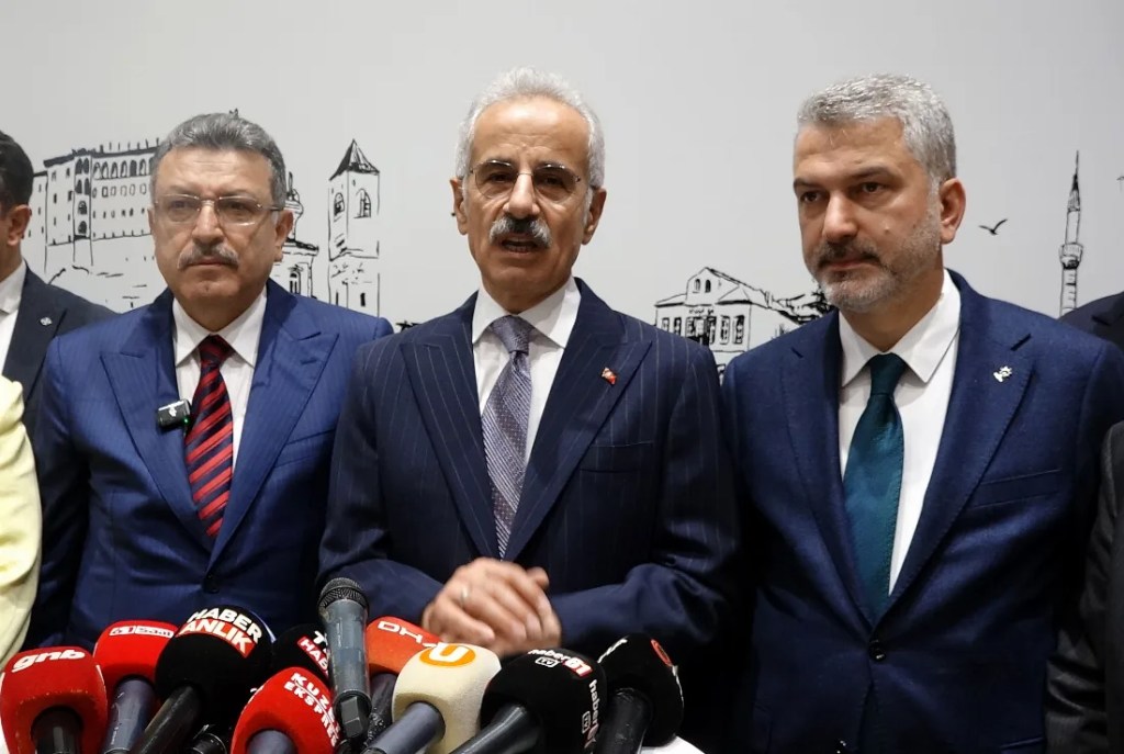 Bakan Uraloğlu Trabzon'da Bayram Coşkusunu Paylaştı