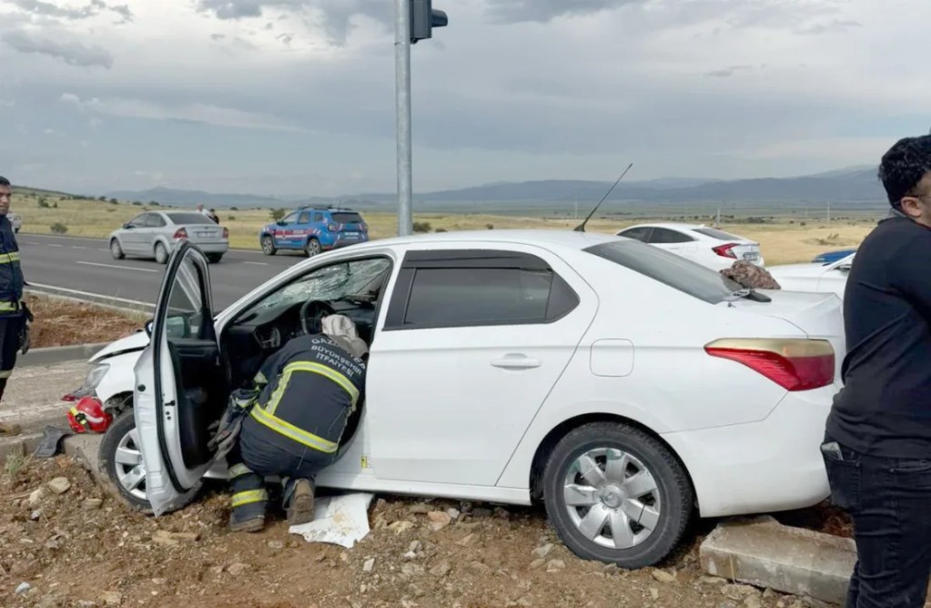 Gaziantep'te otomobil kazası: 5 yaralı!