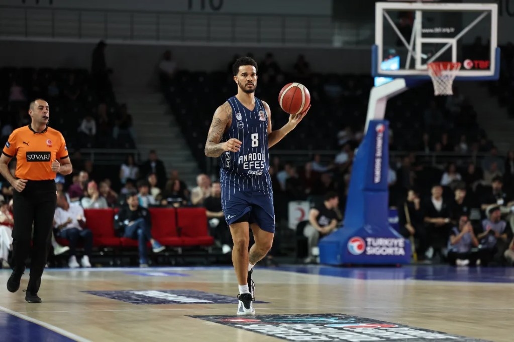 Anadolu Efes Yarı Finale Yükseldi