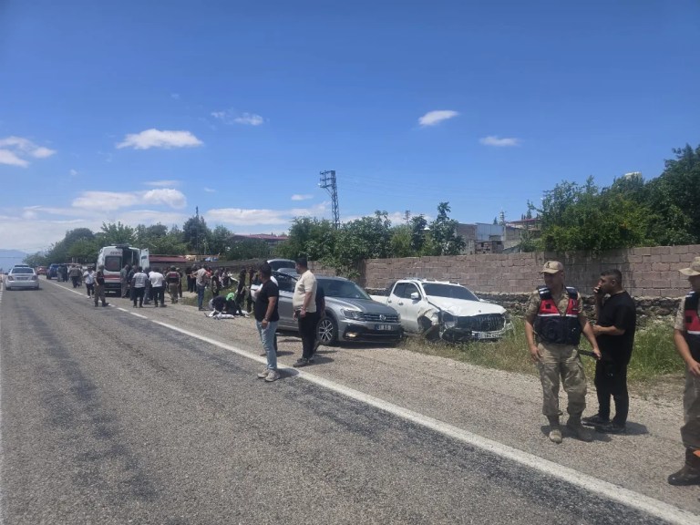 Kilis'te araçlar çarpıştı, 9 kişi yaralandı!