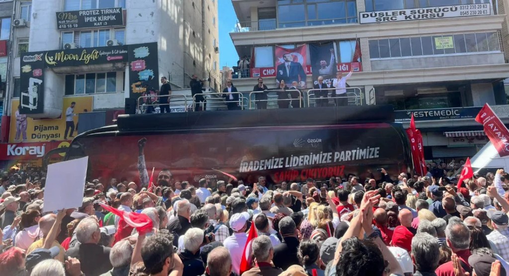 Özgür Özel'den Kurultay Çağrısı
