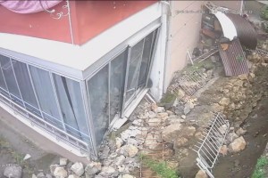 Amasya’da istinat duvarı çöktü!