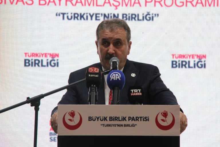 Destici: BBP 33 Yıldır Dimdik Ayakta