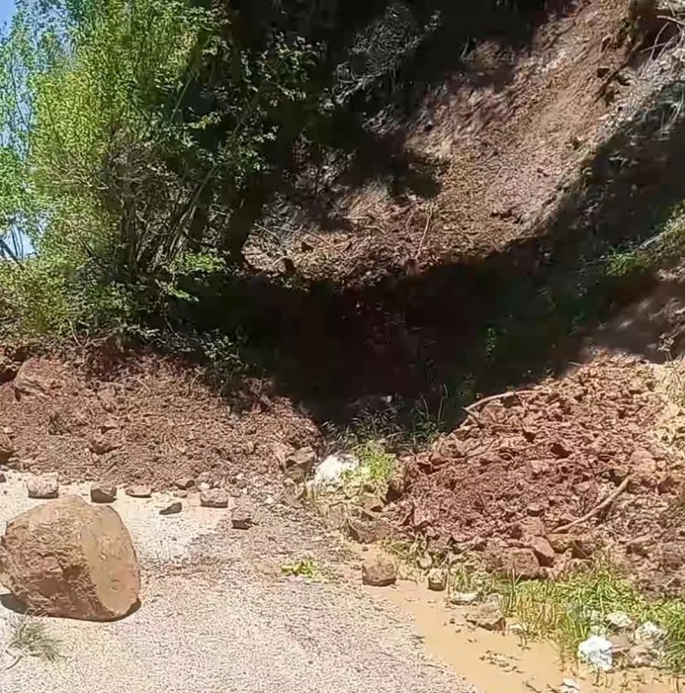Osmaniye'de heyelan yayla yolunu kapattı!