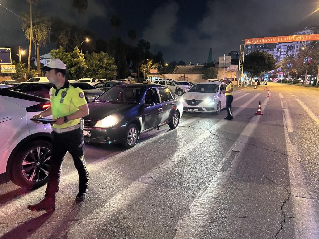 Adana'da Trafik Denetiminde 126 Sürücüye Ceza!